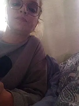 Snapshot of BritneyHudson chatting on 10-18-25, 01:35 BritneyHudson online show from 10-18-25, 01:35