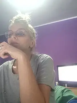 Snapshot of BritneyHudson chatting on 09-18-25, 03:48 BritneyHudson online show from 09-18-25, 03:48