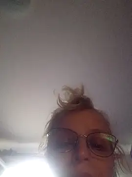 Snapshot of BritneyHudson chatting on 09-21-25, 06:18 BritneyHudson online show from 09-21-25, 06:18