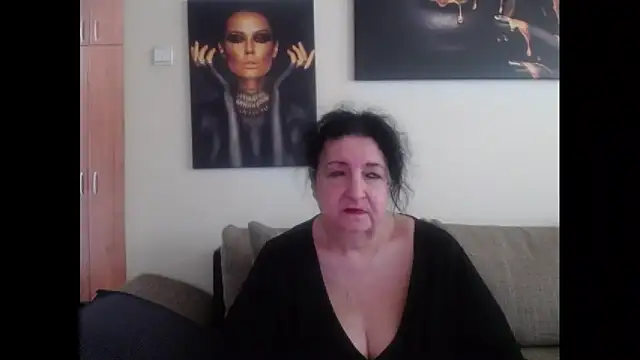 Snapshot of maturekorine chatting on 04-28-26, 12:20 maturekorine online show from 04-28-26, 12:20