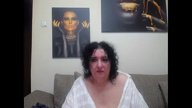Snapshot of maturekorine chatting on 05-13-26, 07:10 maturekorine online show from 05-13-26, 07:10