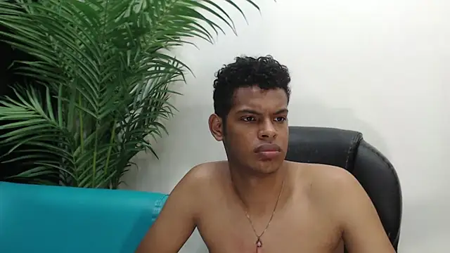 Snapshot of boylittle19cm chatting on 03-04-25, 07:01 boylittle19cm online show from 03-04-25, 07:01