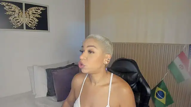 Snapshot of summer_night_ chatting on 06-18-26, 11:04 summer night online show from 06-18-26, 11:04
