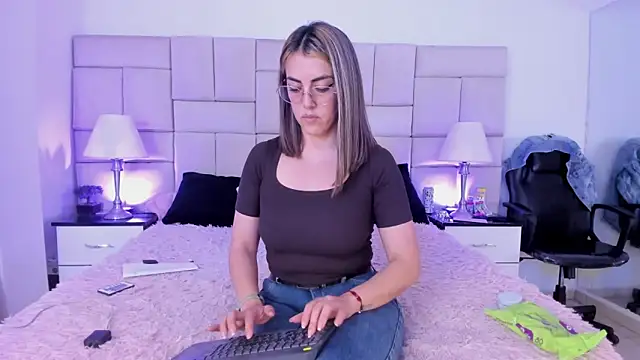 Snapshot of IsisLoveyes_ chatting on 02-02-26, 10:31 IsisLoveyes online show from 02-02-26, 10:31