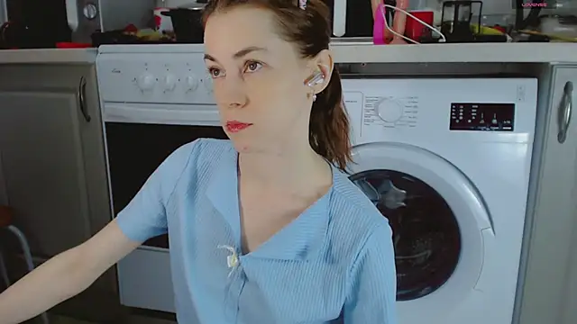 Amina Barbarian online show from 11-23-25, 04:50