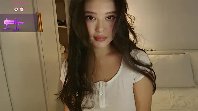 Snapshot of tenderlybaee chatting on 09-26-25, 04:19 tenderlybaee online show from 09-26-25, 04:19