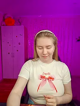 D0nna  online show from 04-22-26, 07:53