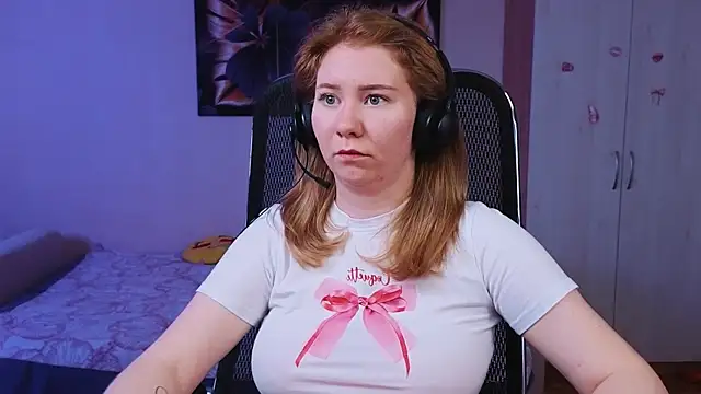 D0nna  online show from 09-18-25, 10:51