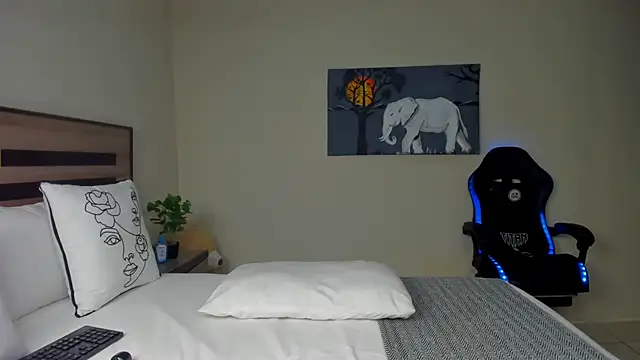 Renee-18 online show from 11-11-25, 03:45