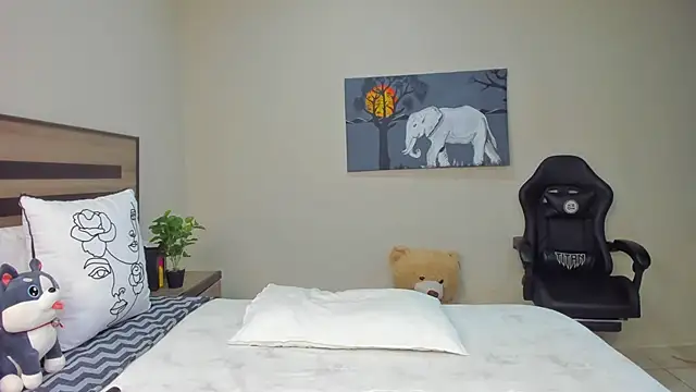 Renee-18 online show from 04-14-26, 10:48