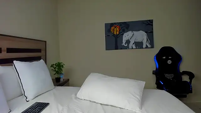 Renee-18 online show from 11-05-25, 12:36