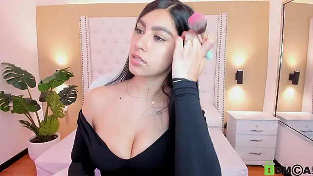 Snapshot of Emily_roux chatting on 02-08-26, 03:32 Emily roux online show from 02-08-26, 03:32