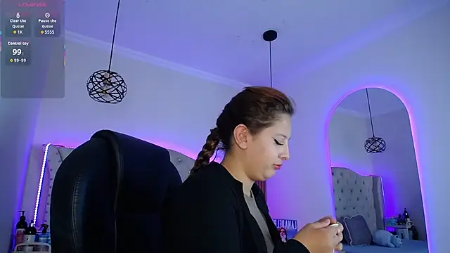 Charlotte Jones   online show from 01-15-26, 11:13