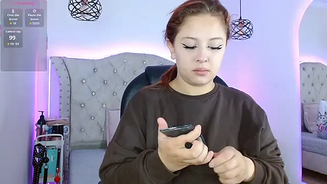 Charlotte Jones   online show from 12-18-25, 11:14