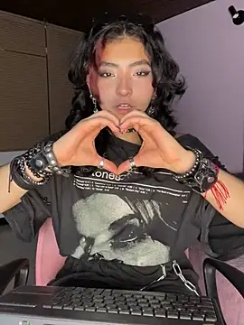 Snapshot of _Gothiccbitch_ chatting on 02-04-25, 03:22  Gothiccbitch  online show from 02-04-25, 03:22