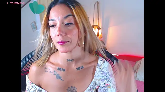 Snapshot of Veronicaa_2 chatting on 02-11-26, 08:20 Veronicaa 2 online show from 02-11-26, 08:20