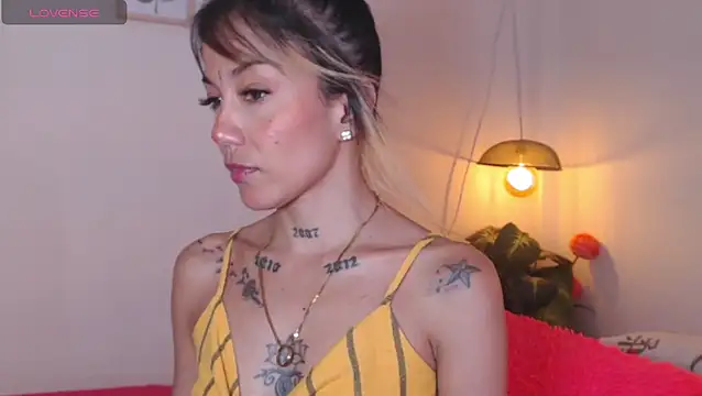 Snapshot of Veronicaa_2 chatting on 04-25-26, 08:50 Veronicaa 2 online show from 04-25-26, 08:50