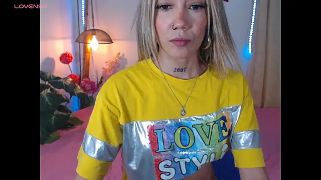 Snapshot of Veronicaa_2 chatting on 11-26-25, 10:21 Veronicaa 2 online show from 11-26-25, 10:21