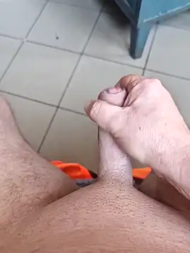 Szeltolo001 online show from 12-18-25, 11:14