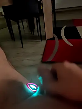 Szeltolo001 online show from 01-18-26, 03:32