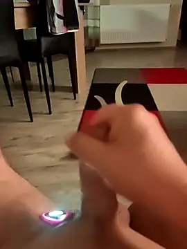 Szeltolo001 online show from 03-12-26, 02:06