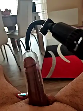 Szeltolo001 online show from 04-13-26, 07:23