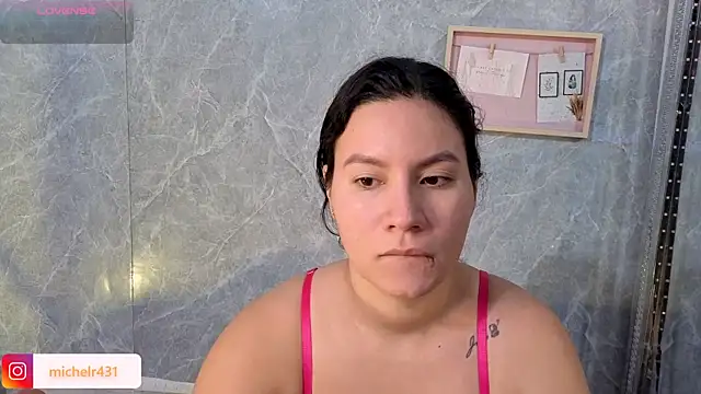 Snapshot of Mia__reys chatting on 05-15-26, 01:09 Mia reys online show from 05-15-26, 01:09