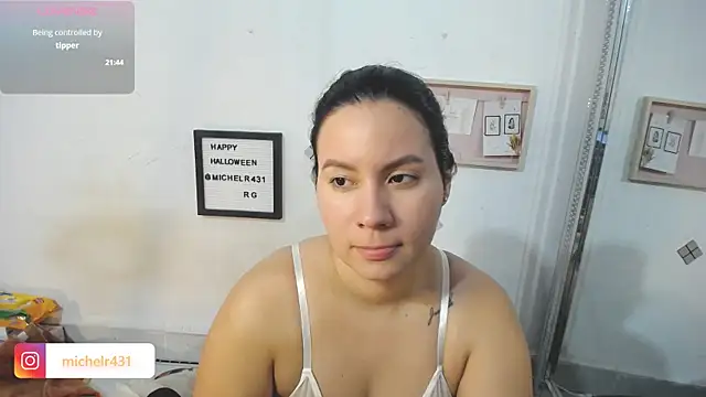 Mia  reys online show from 11-18-25, 11:35