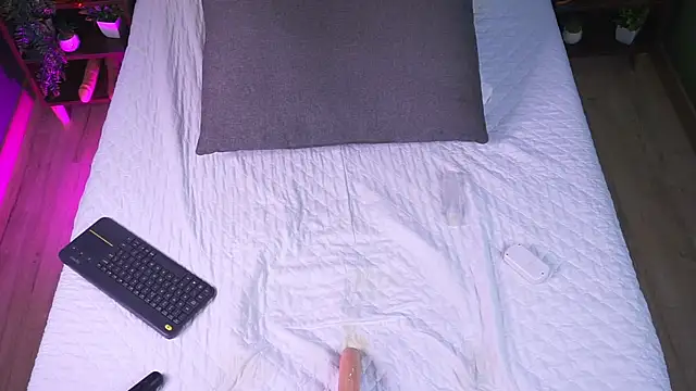 Snapshot of RaquelLust chatting on 03-08-25, 07:38 RaquelLust online show from 03-08-25, 07:38