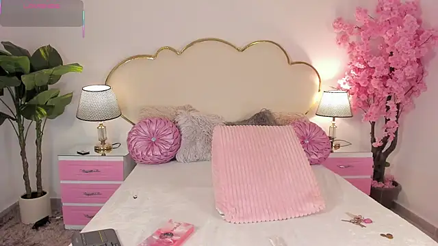 Snapshot of CahitlinBell chatting on 02-11-26, 06:57 CahitlinBell online show from 02-11-26, 06:57