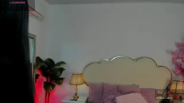 Snapshot of CahitlinBell chatting on 04-24-26, 05:42 CahitlinBell online show from 04-24-26, 05:42