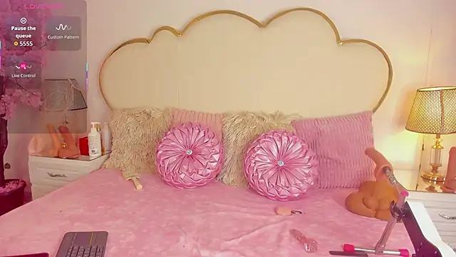 Snapshot of CahitlinBell chatting on 09-23-25, 05:58 CahitlinBell online show from 09-23-25, 05:58