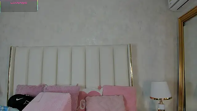 Snapshot of CahitlinBell chatting on 02-07-26, 06:21 CahitlinBell online show from 02-07-26, 06:21