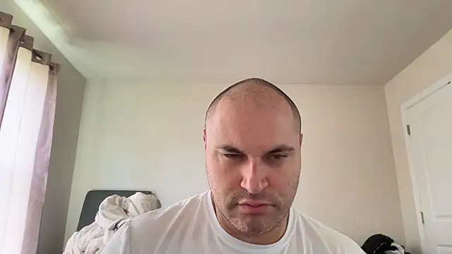 SluggishChase99 online show from 05-26-26, 04:27