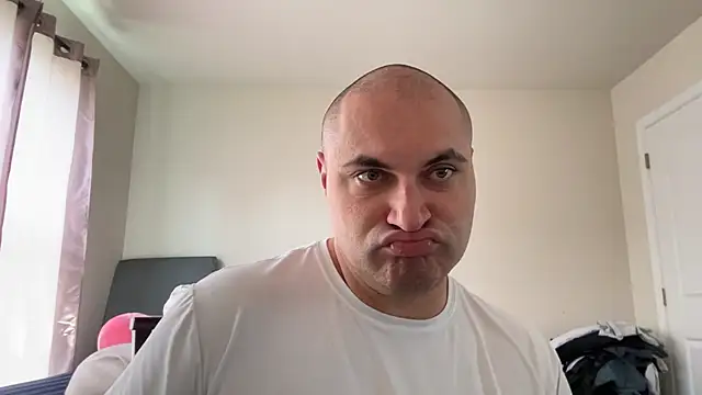 SluggishChase99 online show from 06-25-26, 03:28