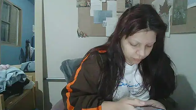 Snapshot of bbyedarling chatting on 10-22-25, 01:05 bbyedarling online show from 10-22-25, 01:05