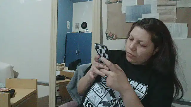 Snapshot of bbyedarling chatting on 10-15-25, 12:31 bbyedarling online show from 10-15-25, 12:31