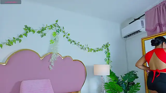 EmmaCrush online show from 10-17-25, 09:05