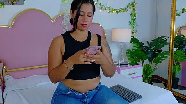 EmmaCrush online show from 10-21-25, 08:30