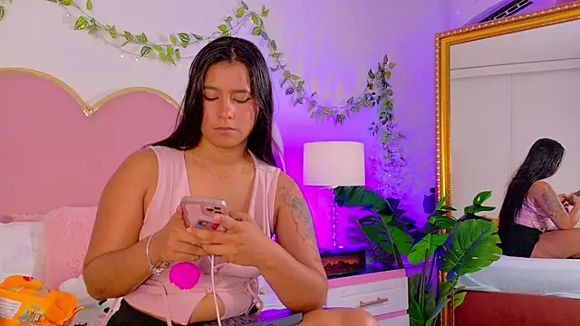 EmmaCrush online show from 12-16-25, 08:46