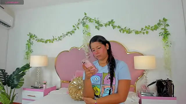 EmmaCrush online show from 09-17-25, 08:55