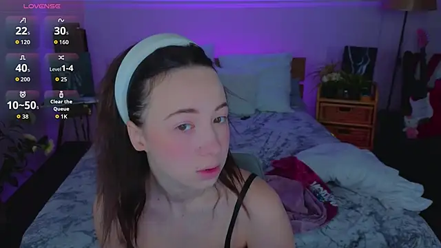 Hayle Hill online show from 03-06-26, 01:44