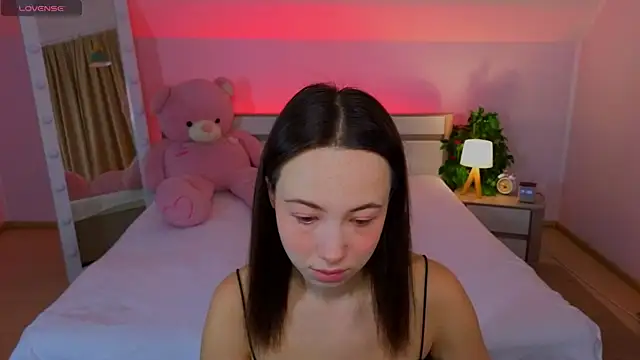 Hayle Hill online show from 11-17-25, 01:20