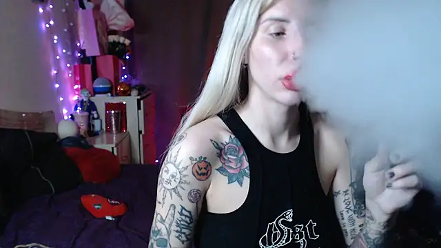Snapshot of BLACKPeonyy chatting on 10-20-25, 05:13 BLACKPeonyy online show from 10-20-25, 05:13