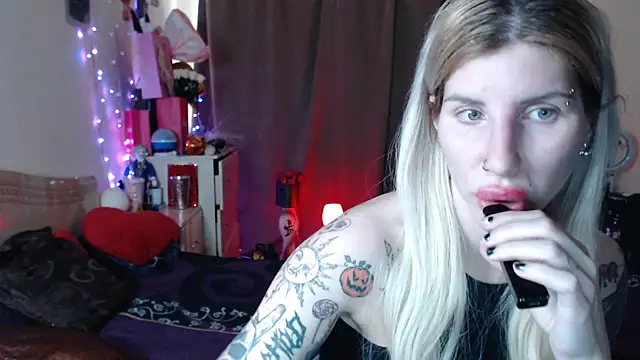 Snapshot of BLACKPeonyy chatting on 10-21-25, 11:09 BLACKPeonyy online show from 10-21-25, 11:09