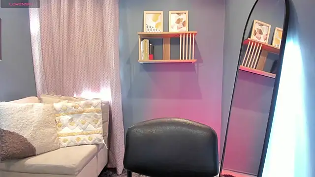  alaiasmile  online show from 06-12-26, 07:33