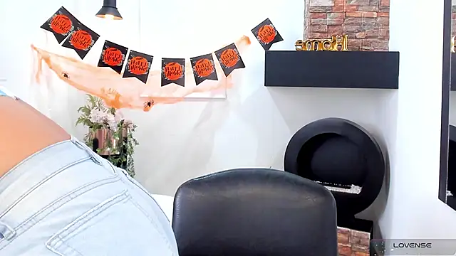  alaiasmile  online show from 10-29-25, 05:12