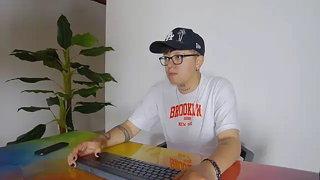 alex noa online show from 11-20-25, 05:57