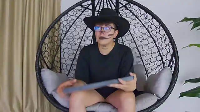 alex noa online show from 10-31-25, 05:09