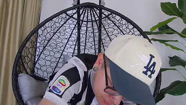 alex noa online show from 10-17-25, 05:26